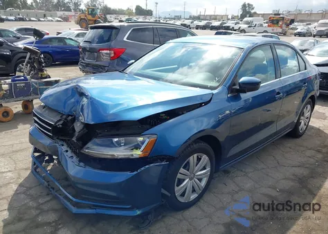 2017 Volkswagen Jetta 1.4T S z USA, uszkodzony, nr VIN 3VW2B7AJ2HM387806